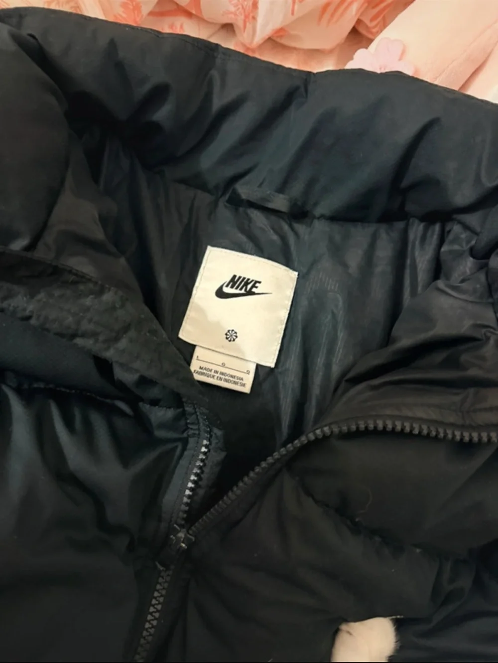 Nike black puffer Jacket - Size L (BEST if ur a XL)